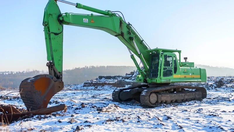 5 powodów, dla których warto zainwestować w prasę hydrauliczną do produkcji tabliczek informacyjnych