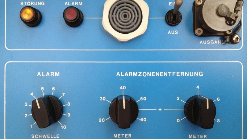 Abex Wyłącznik Instal. Krzyżowy P/T 10A, 250V Czarny Ma