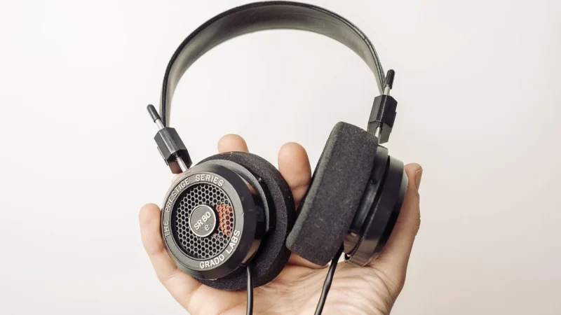 Audiovector R8 Arrete czarny
