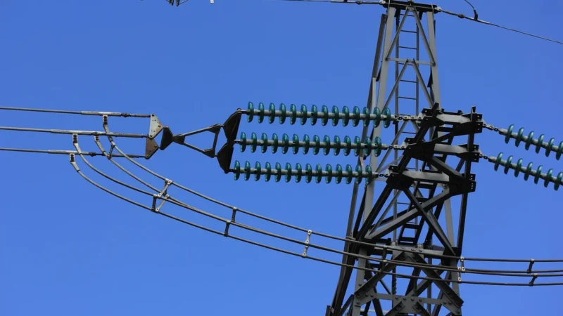 Noark Obudowa Metalowa Podtynkowa 3 Rzędy 72 Moduły Metalowe Drzwi Białe Z Zaciskami NPe Emff3 (109810)