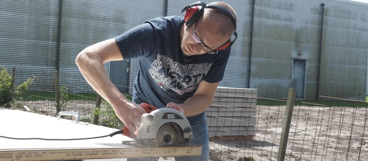 Piła Dewalt DCS512NTXJ