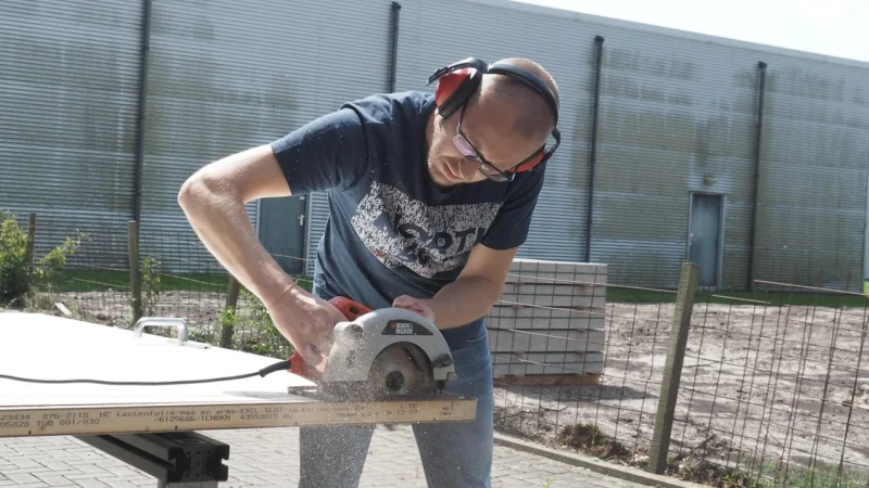 Piła Dewalt DCS512NTXJ