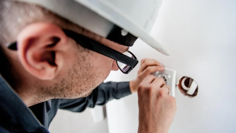 Schneider Electric Sedna Gniazdo Pojedyncze 2P+PE Z Przesłonami Biały SDN2800121
