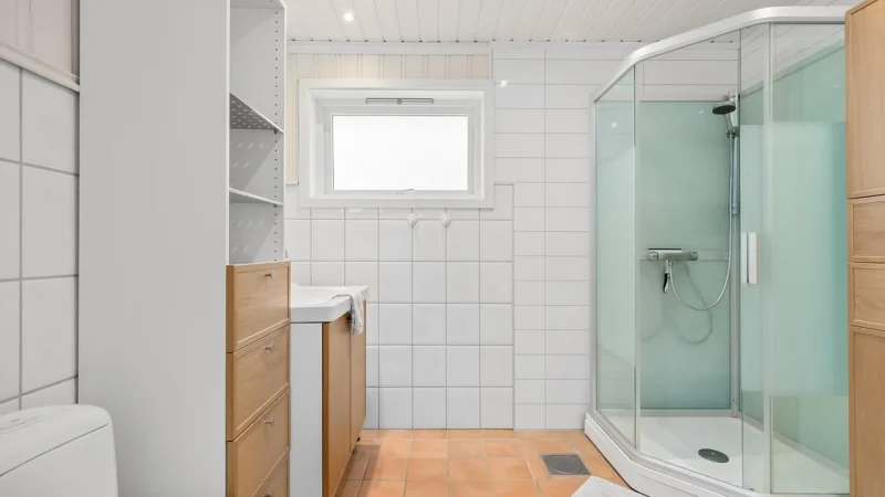 Sposoby na nowoczesne wykończenie łazienki: porcelanosa w roli głównej